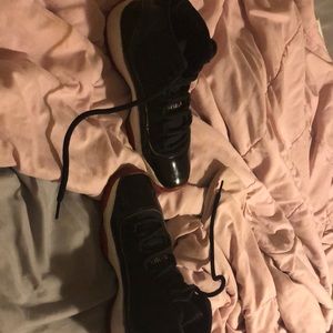 Red and black Jordan’s 200$